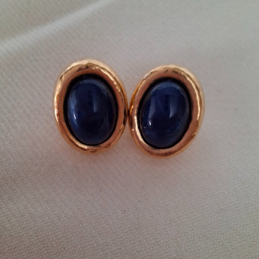 Vintage EUC Monet Soho oval gold and lapis blue earrings